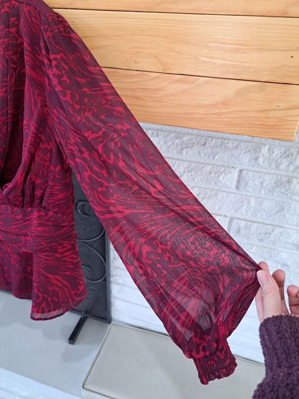 New Sofia Vergara Womens Red V-Neck Wrap Blouse Baloon Long Sheer Sleeves Large - Picture 2 of 11